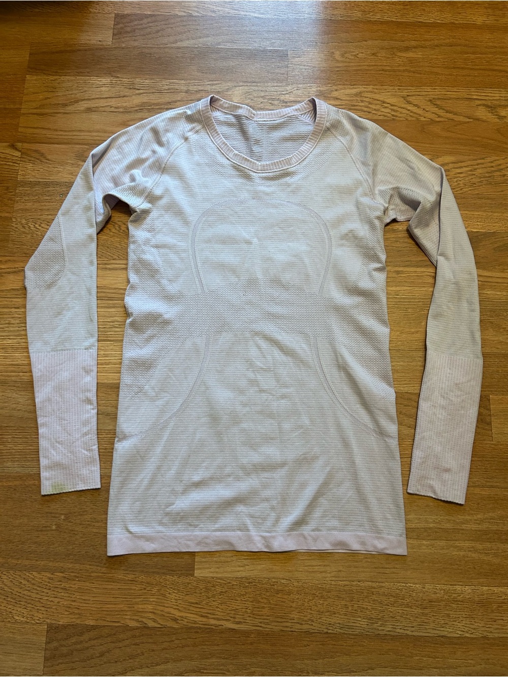 lululemon light pink swiftly tech women’s Long-Sleeve athletic shirt size 8